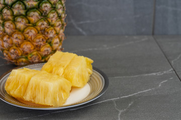 Whole pineapple and pieces of pineapple.