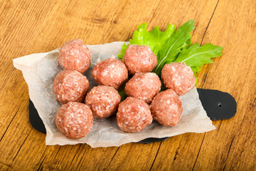 Raw meat balls