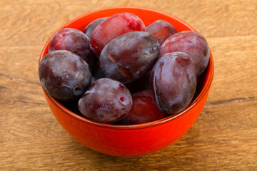 Plums in the bowl