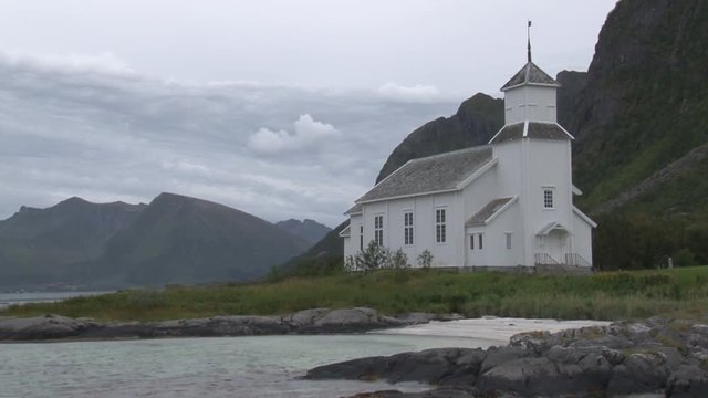 Norwegen, Lofoten, Gims&oslash;y, Kirche, V&aring;gan, Nordland, Austv&aring;g&oslash;ya, Vestv&aring;g&oslash;ya, Torfmoor, Tundra, arktisch, Holykirche, Wahryeichen, K&aring;ste, Ebbe, Gims&oslash;ystraumen, Straumen,