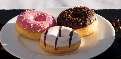 Bunte Donuts Freisteller Nahaufnahme