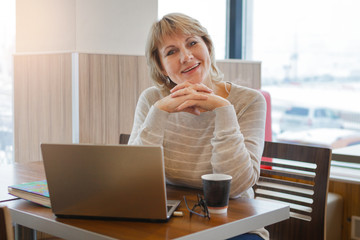 Obraz premium woman in cafe, office