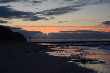 Obraz premium Abendstimmung an der polnischen mit OstseeSeebrücke