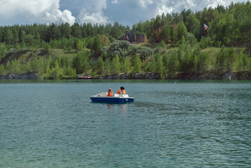 Fototapeta na wymiar t beautiful lake surrounded by forest