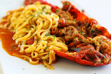 piatto a base di frutti di mare servito in un ristorante pugliese