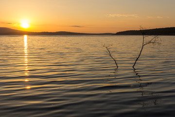 Fototapeta na wymiar sunset golden in the lake 6