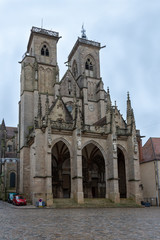 Fototapeta na wymiar Collégiale Notre-Dame, Semur-en-Auxois, France