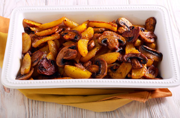Roast spicy potato with mushrooms