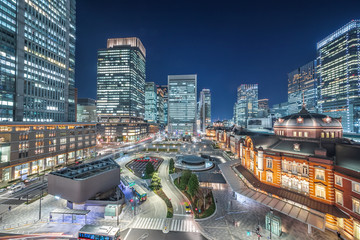 Fototapeta na wymiar 東京駅とビル群