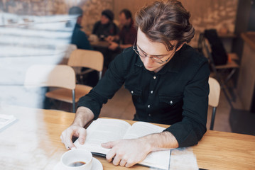 Fototapeta na wymiar Young entrepreneur working in a cafe