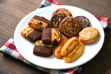 Topview group of cookie on wood disc lay on cloth on the table