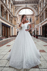 Obraz premium Beautiful delicate young woman, sexy bride in luxurious wedding dress