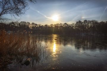 Sunshine on the lake with a gently fringed water. Concept: winter and sunshine