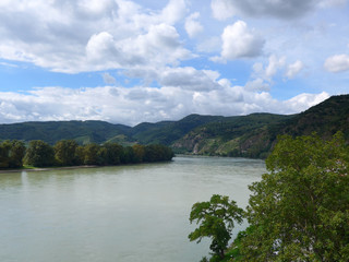 Fototapeta na wymiar Lungo la Ciclabile del Danubio (Austria)