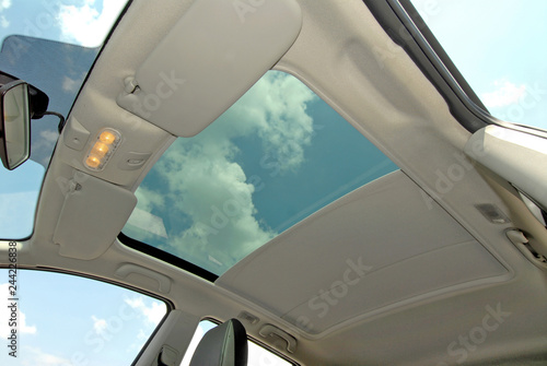 Panoramic sunroof in a passenger car