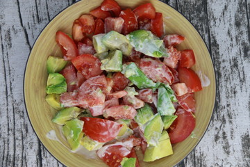 Salade tomates avocats