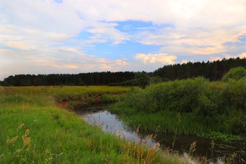 Природа и река.