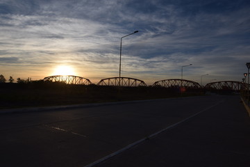 puente y edificios en sgo del estero