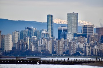 Obraz premium downtown city view with mountains