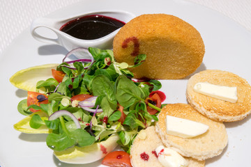 Camembert pane with cranberries sauce, butter, salad, and French toast