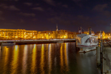 Fototapeta na wymiar Abend im Hafen