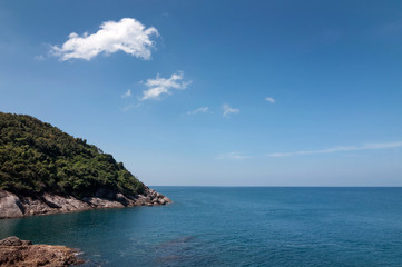 Fototapeta premium Rocky wooded Cape in the Andaman sea Phuket.