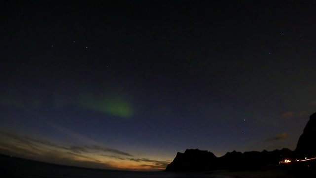 Norwegen, Lofoten, Nordlicht, Aurora Borealis, Polarlicht, Utakleiv, Vestvag&oslash;y, Leknes, Herbst, Stickstoff, Sauerstoff, Atome, Wolken, Bucht, Steinsfjorden, Fjord, Beleuchtung