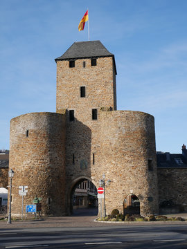 Ahrweiler - Ahrtor mit historischer Stadtmauer