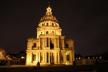Fototapeta na wymiar Lit up building at night in Paris