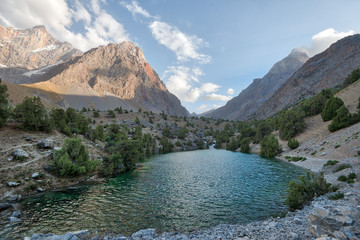 Fototapeta na wymiar Alaudin Lake in the Fann Mountains, taken in Tajikistan in August 2018 taken in hdr