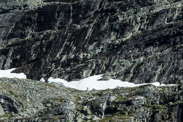 Fototapeta na wymiar Berge mit Schneefeldern im Dovrefjell