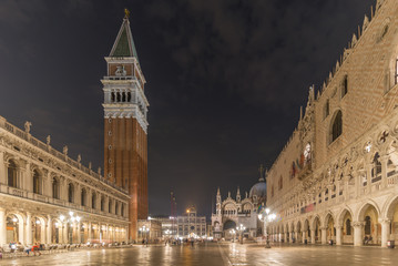 Obraz premium San Marco square at night