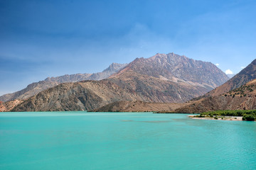 Fototapeta na wymiar Iskanderkul in the Fann Mountains, taken in Tajikistan in August 2018 taken in hdr
