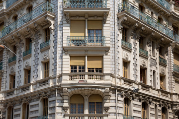 Fototapeta na wymiar Beautiful apartment block detail in Nice, France