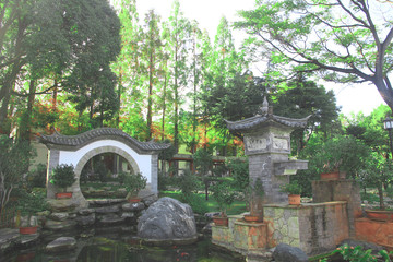 Traditional Chinese Garden (Yu’er Park) in Dali, Yunnan Province, China