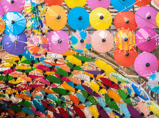 Fototapeta na wymiar Umbrellas / Paper umbrellas colorful : Colorful umbrellas background