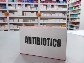 medicamento genérico simulación de antibiótico