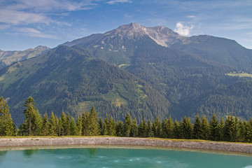 Speichersee mit dem Gipfel des Daniels