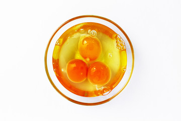 Eigelb in einer Glasschale