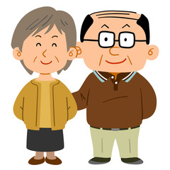 寄り添うシニアの夫婦　薄毛の男性と短髪の女性

