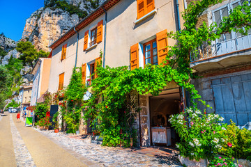 Fototapeta na wymiar Spectacular medieval mediterranean facades in Moustiers-Sainte-Marie, Provence, France