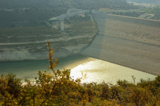 Alassa Limassol Dam: A 3-Hour Hike Revealing Low Water Levels in Cyprus
