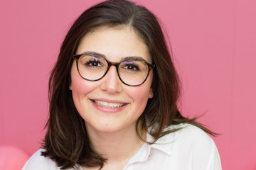 Obraz premium brünette junge Frau Portrait natürlich