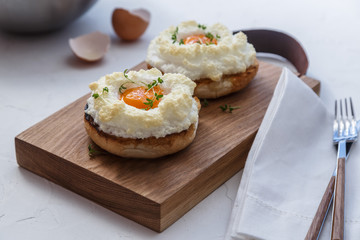 Orsini oeufs with toasted bread, copy space