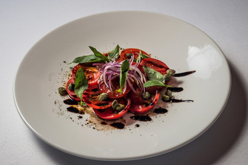 Tomatoes with Yalta onions