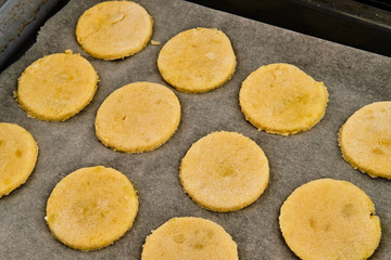 Uncooked raw flat cakes