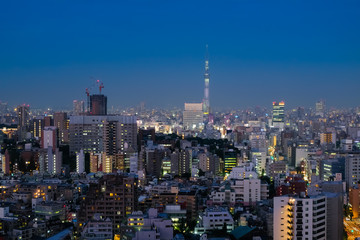 Naklejka premium Tokyo Bunkyo Civic Center Nocny widok z salonu widokowego (w kierunku Skytree)