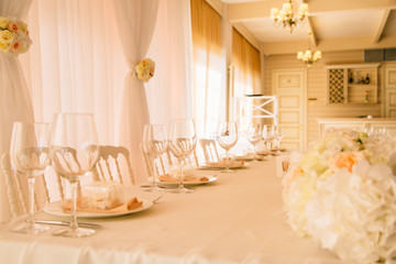 table decoration bride and groom