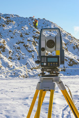 Assistant surveyor and surveying equipment for topographic and cadastral survey