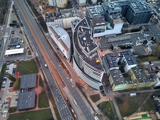Fototapeta premium Warszawa, Polska - 21 listopada 2018: Widok z lotu ptaka piękny panoramiczny widok na wieżowce w centrum Warszawy